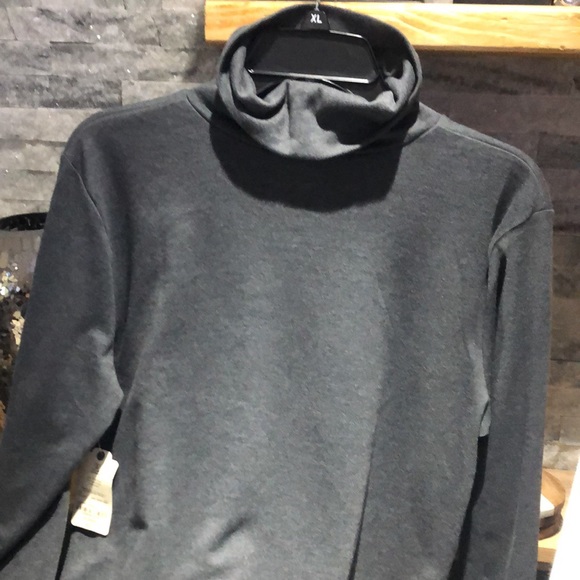 Turtle neck essential - Picture 3 of 4